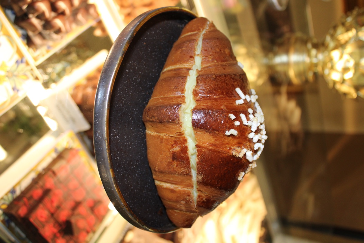 Cornetto brioche crema e amarena di Guadagni